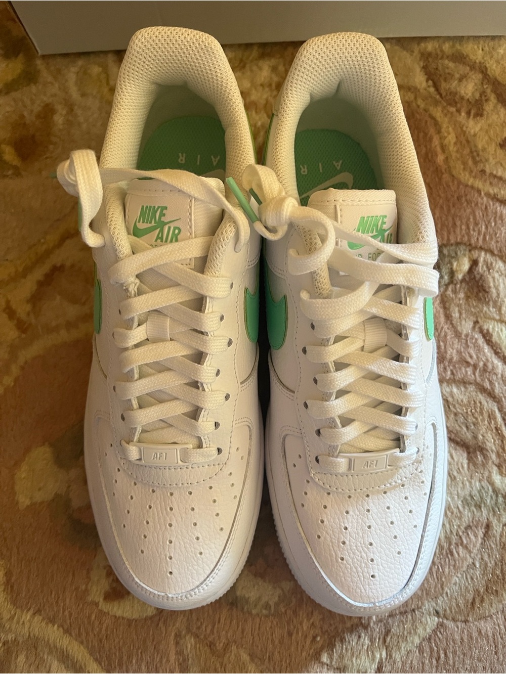 Nike Wmns Air Force 1 '07 'White Green Glow' Size 9 - New in Box - Picture 2 of 6